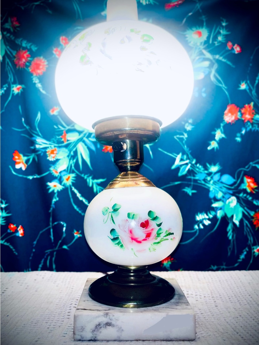 Vtg 1950s 2pc GWTW Double-Globe Milk Glass Electric Rose Parlor Lamp